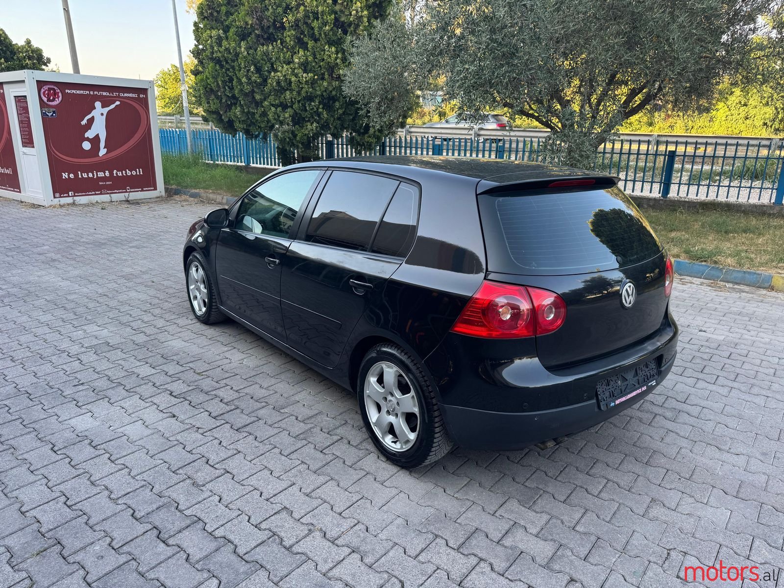 2005' Volkswagen Golf photo #5