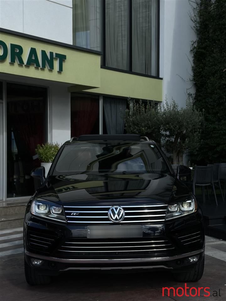 2016' Volkswagen Touareg photo #5