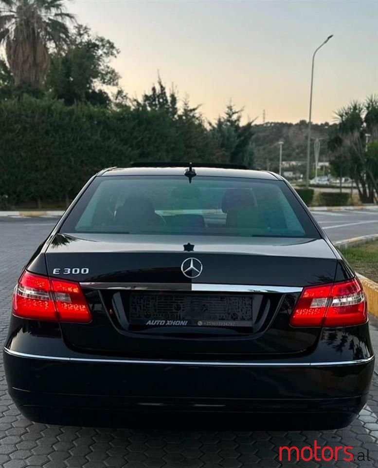 2012' Mercedes-Benz E 220 photo #4