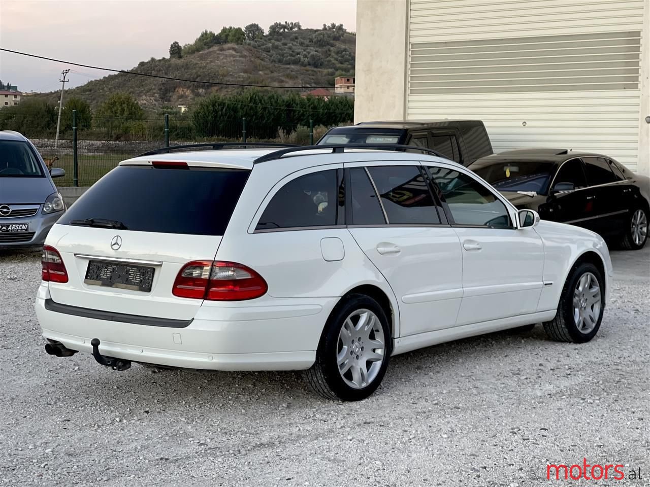 2004' Mercedes-Benz E 220 photo #2