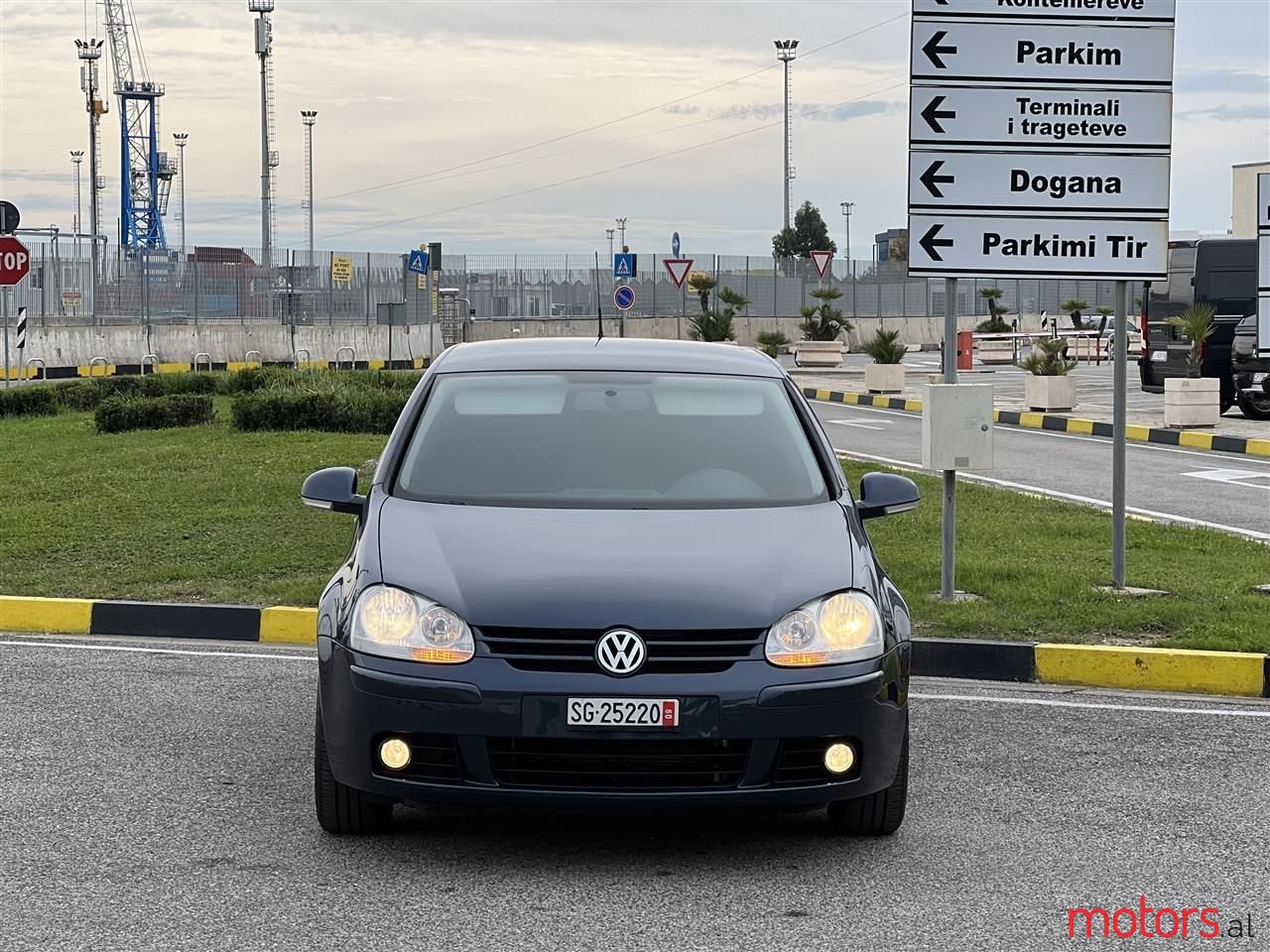 2006' Volkswagen Golf photo #1