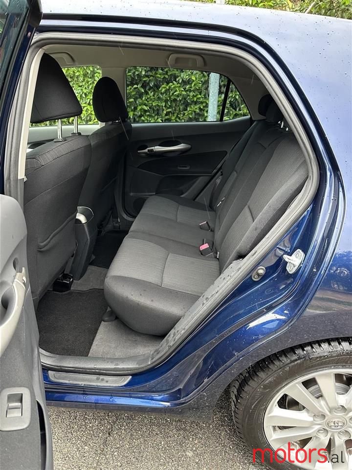 2007' Toyota Auris photo #6