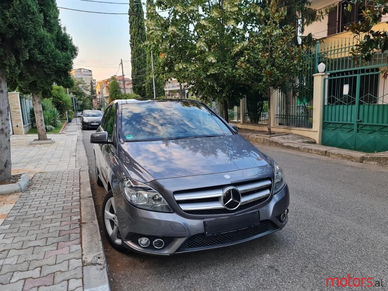 2012' Mercedes-Benz B 200 photo #4