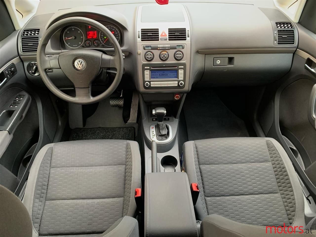 2006' Volkswagen Touran photo #5