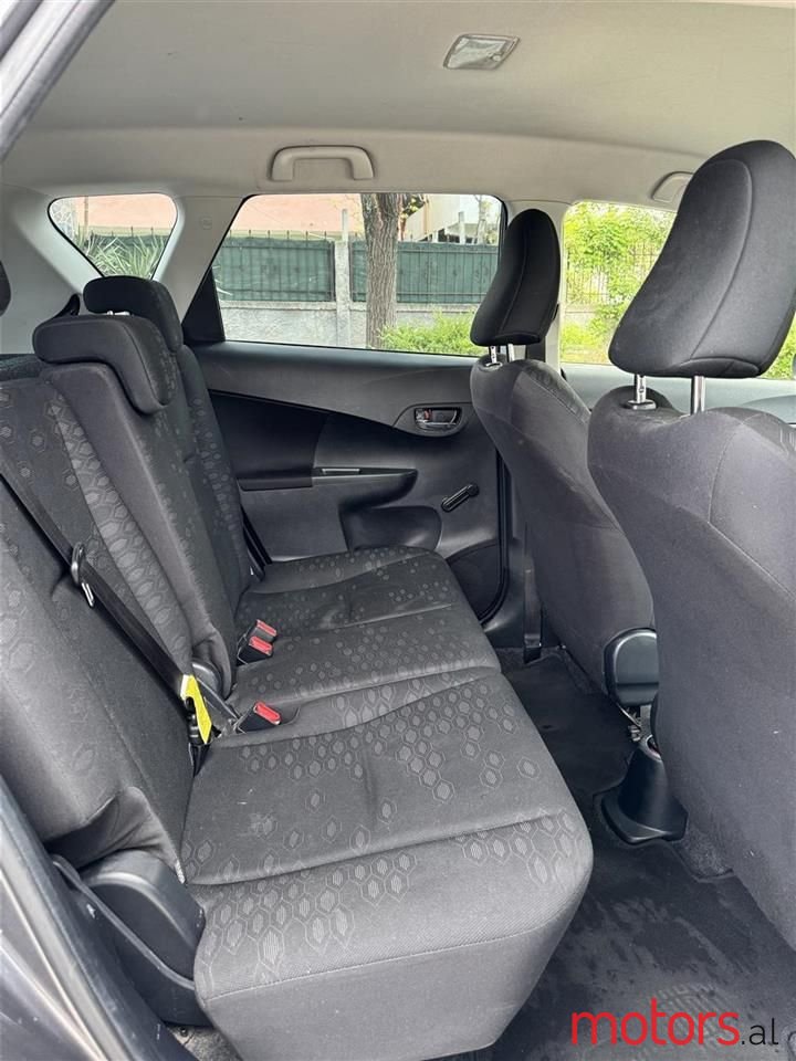 2012' Subaru Trezia photo #3