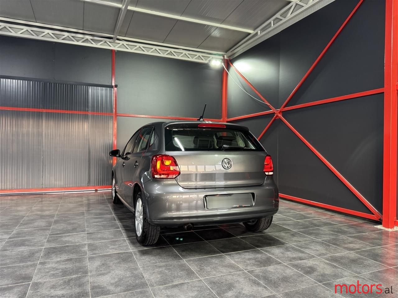 2011' Volkswagen Polo photo #5