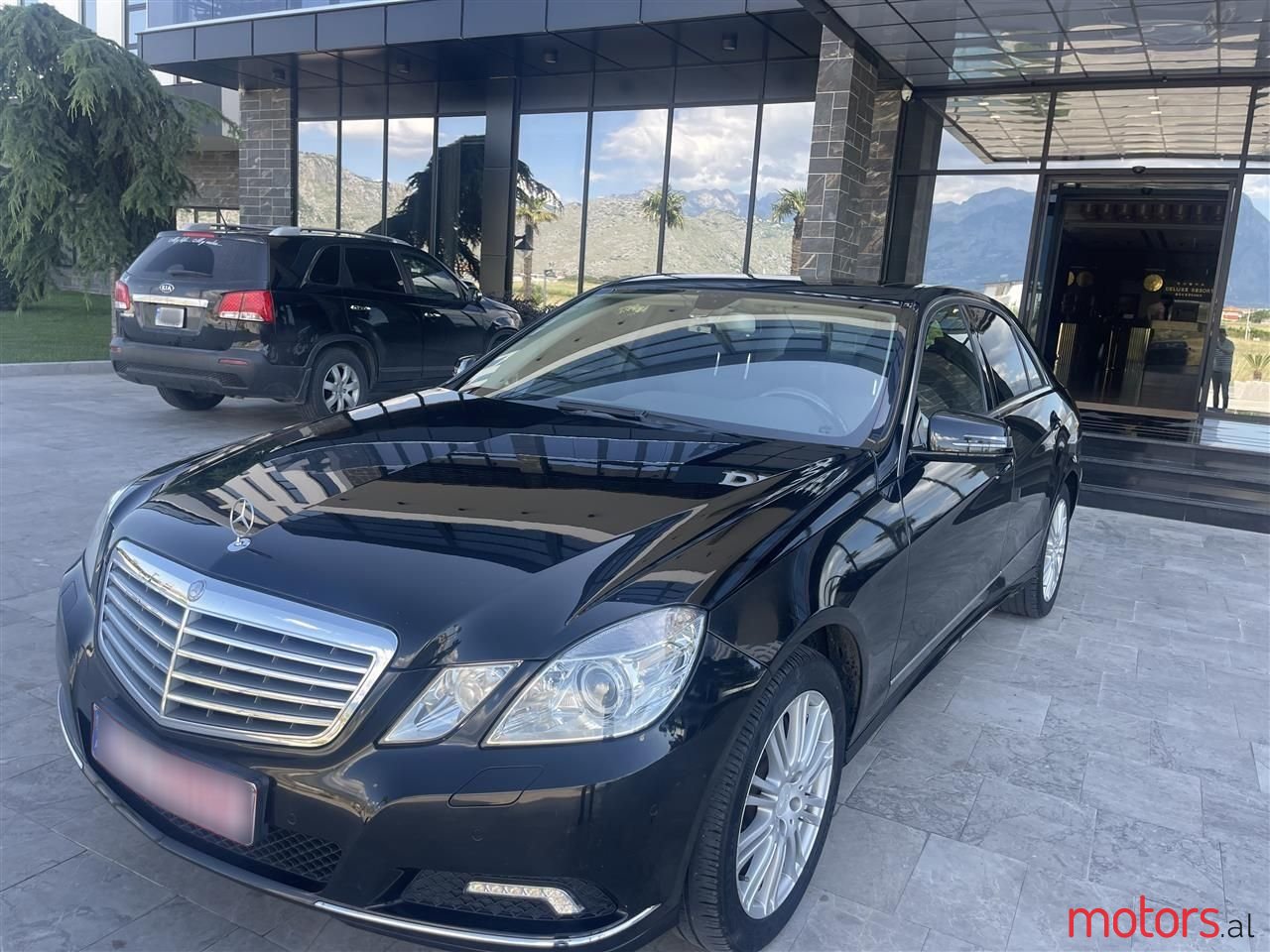 2011' Mercedes-Benz 300 photo #1