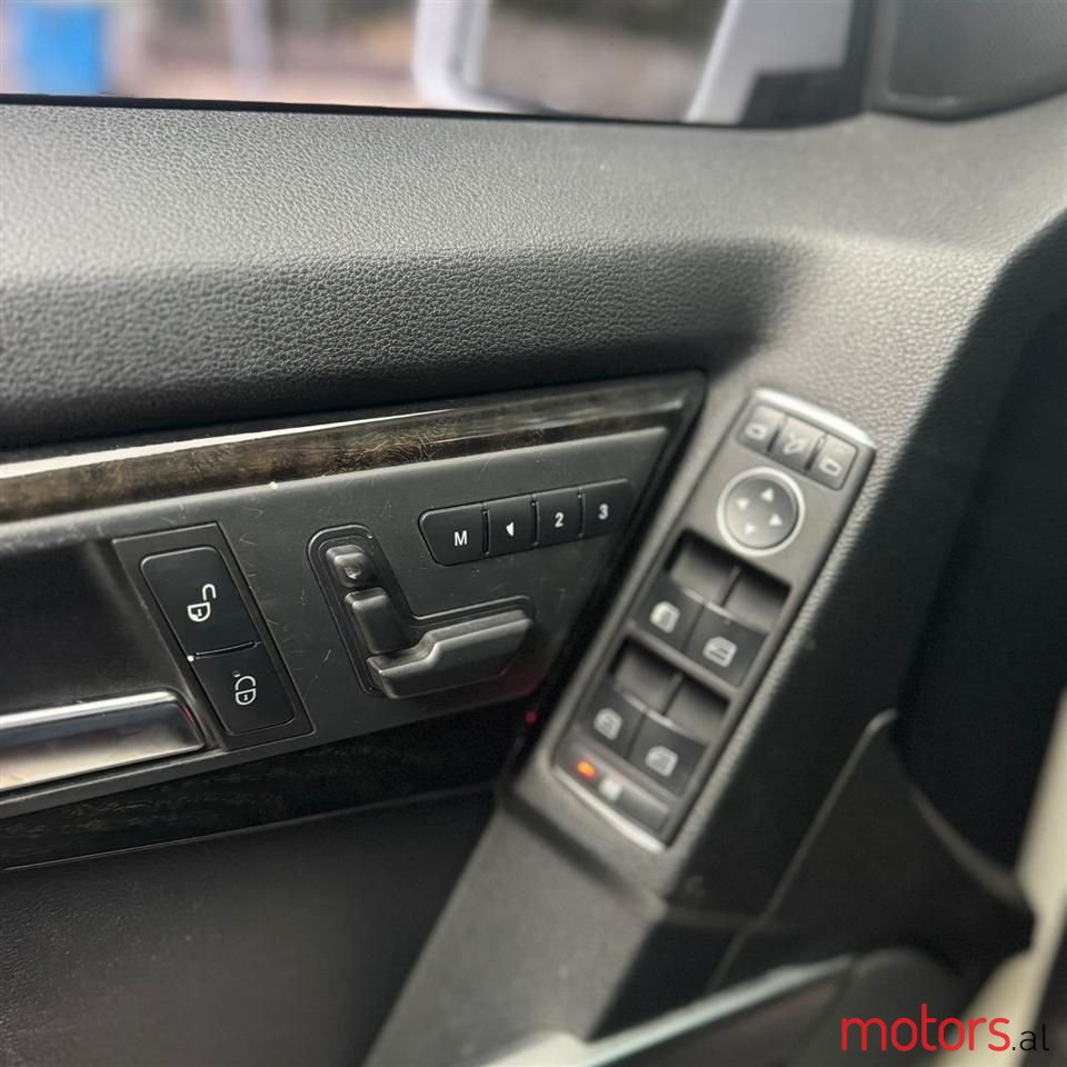 2012' Mercedes-Benz 220 photo #3