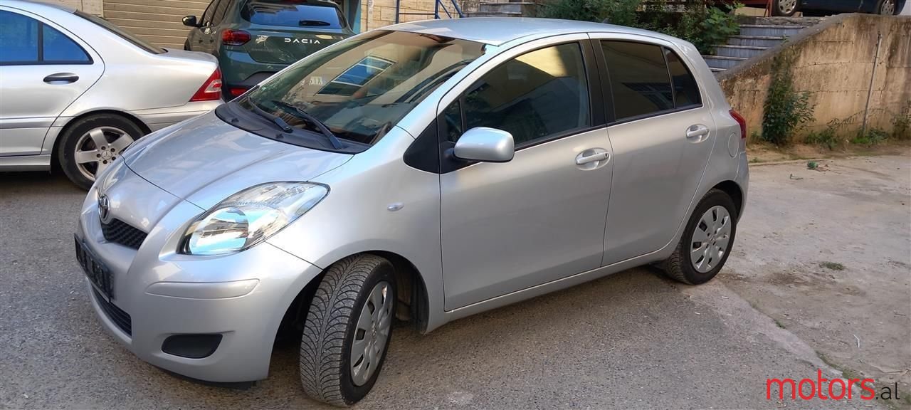 2009' Toyota Yaris photo #2