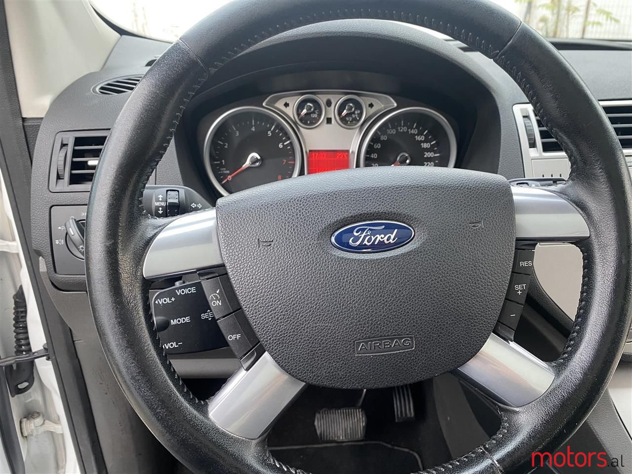 2010' Ford Kuga photo #6