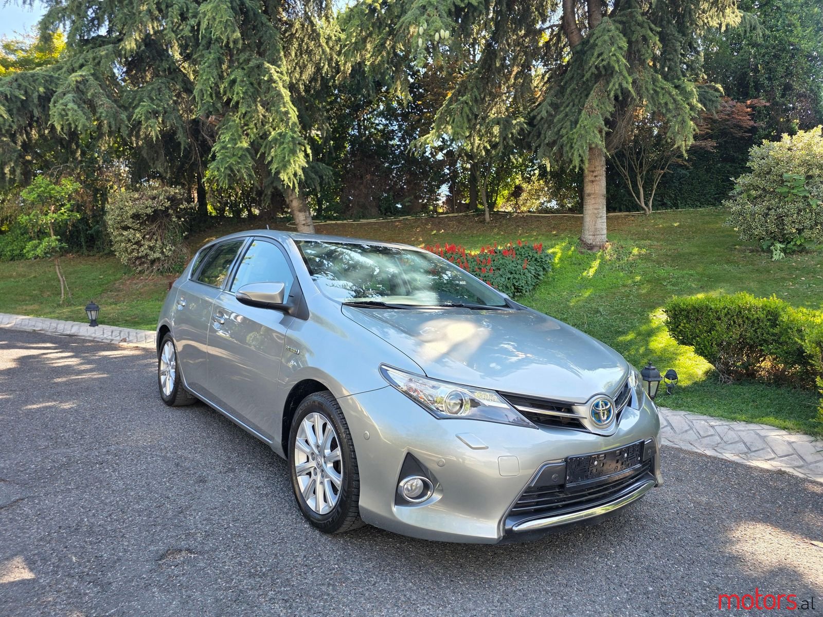 2013' Toyota Auris photo #2