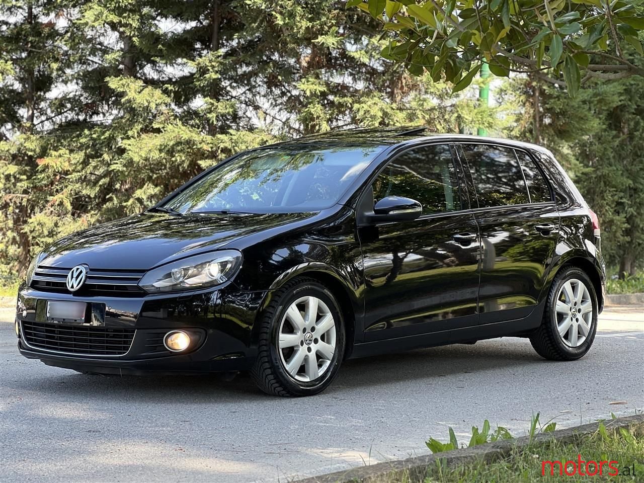 2009' Volkswagen Golf photo #1