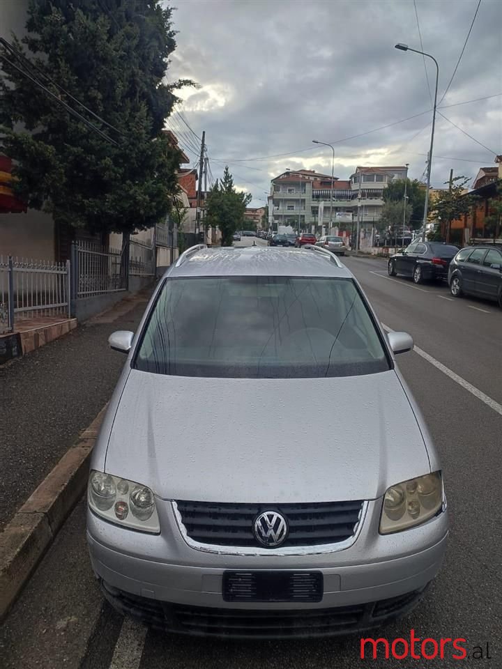 2005' Volkswagen Touran photo #3