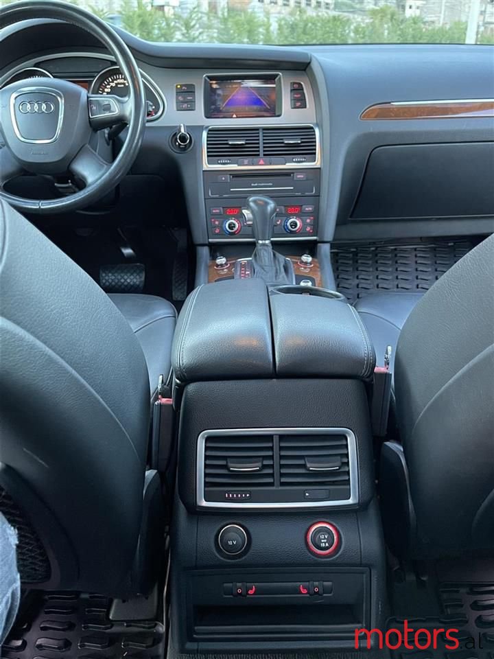 2010' Audi Q7 photo #6