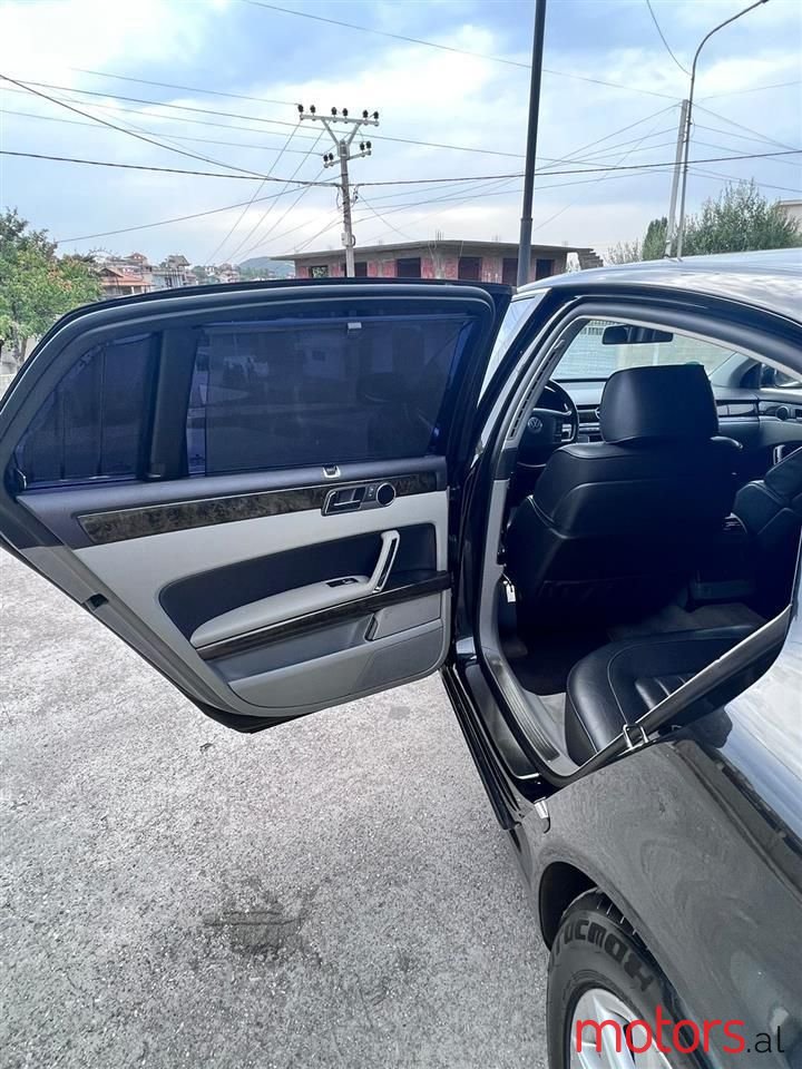 2013' Volkswagen Phaeton photo #4