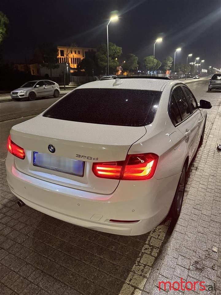 2013' BMW 320 photo #2