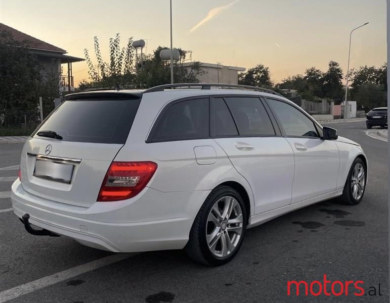 2013' Mercedes-Benz C 200 photo #3