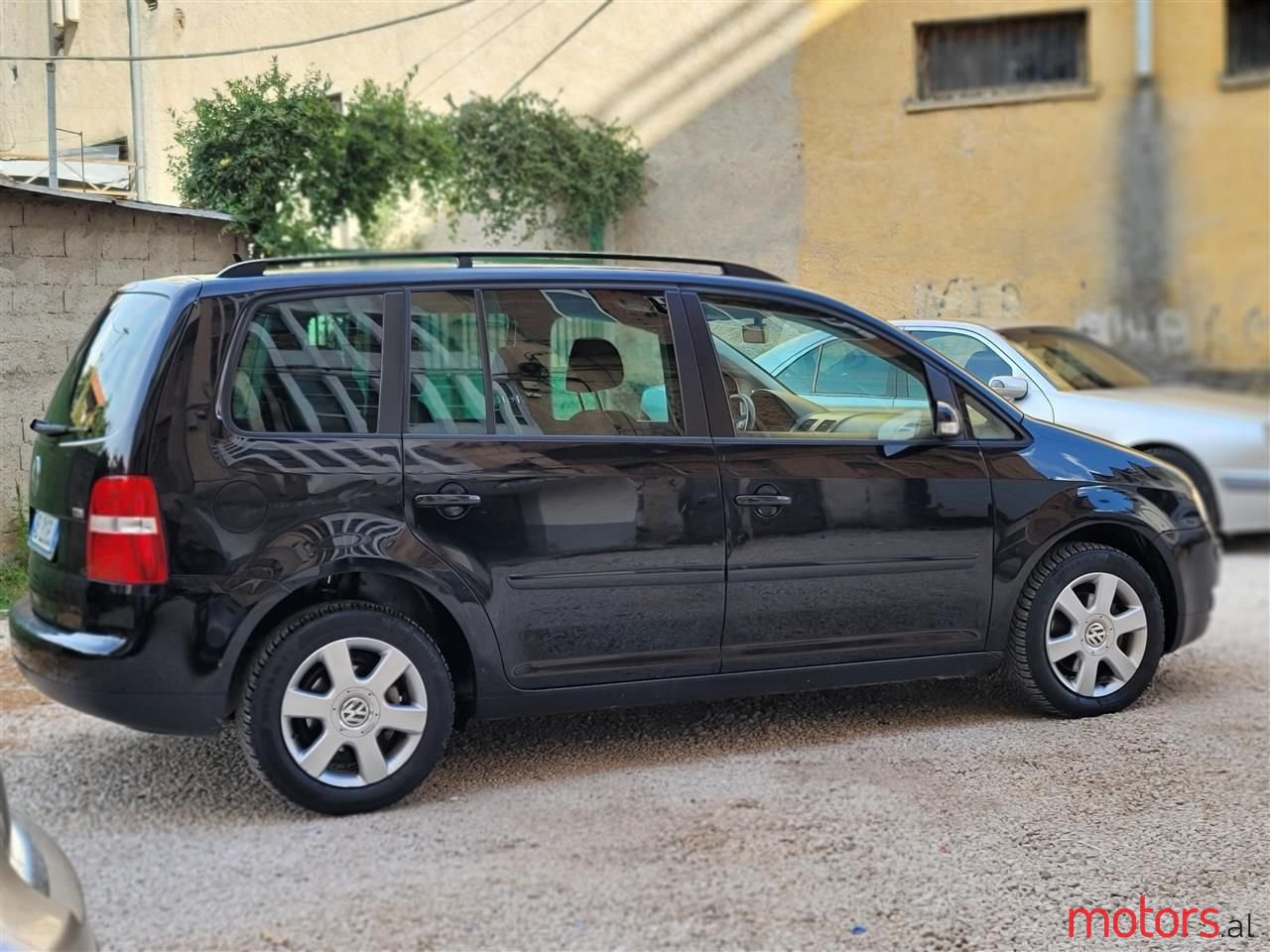 2007' Volkswagen Touran photo #5