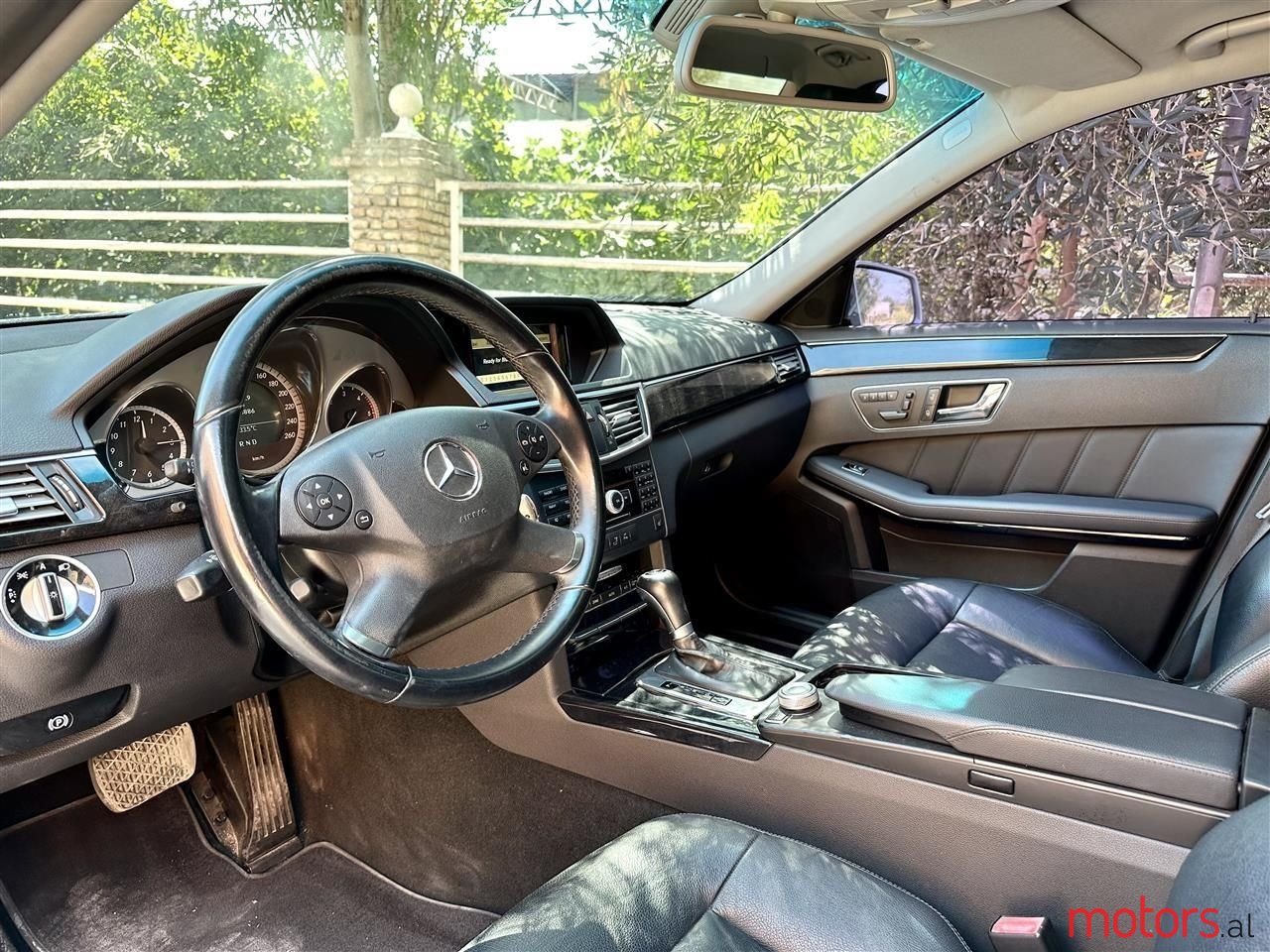 2012' Mercedes-Benz E 220 photo #3