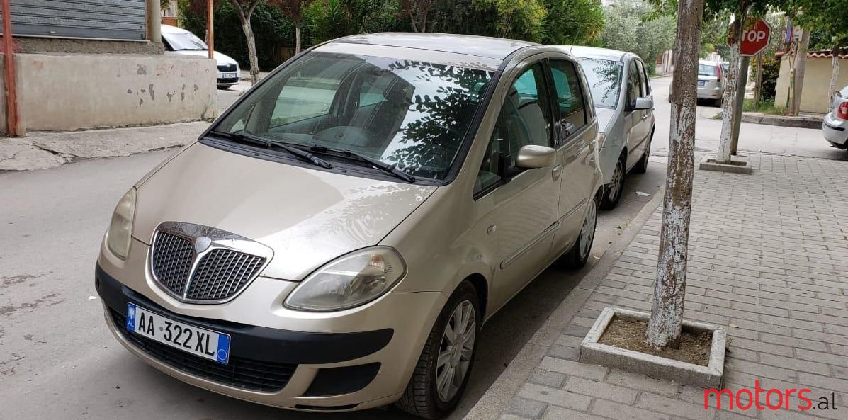 2004' Lancia Musa photo #1