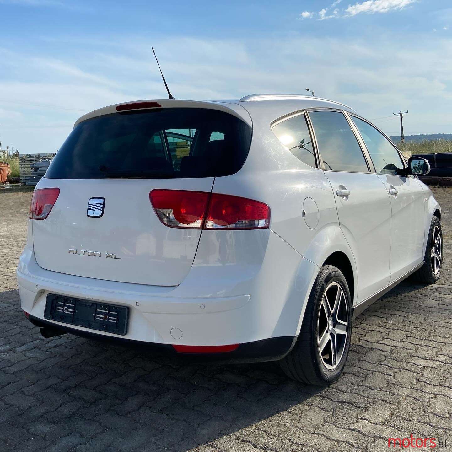 2011' SEAT Altea XL photo #6