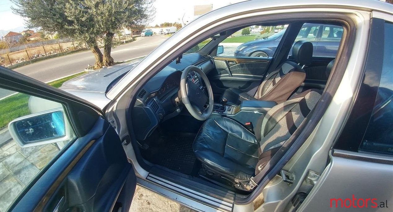 1996' Mercedes-Benz E 250 photo #1
