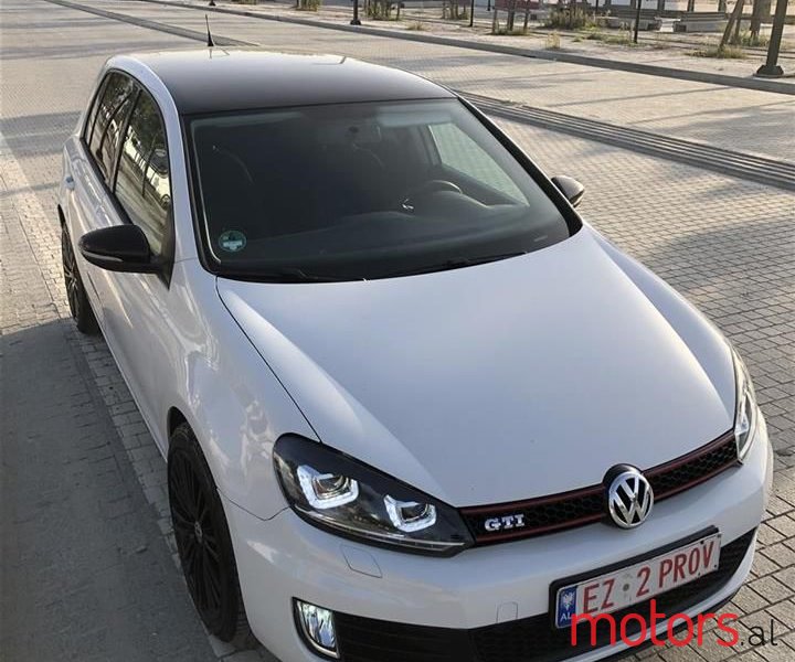 2009' Volkswagen Golf photo #2