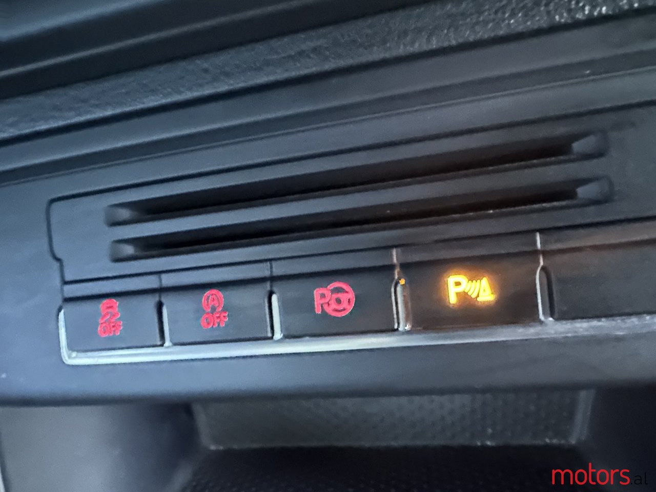 2012' Volkswagen Tiguan photo #7