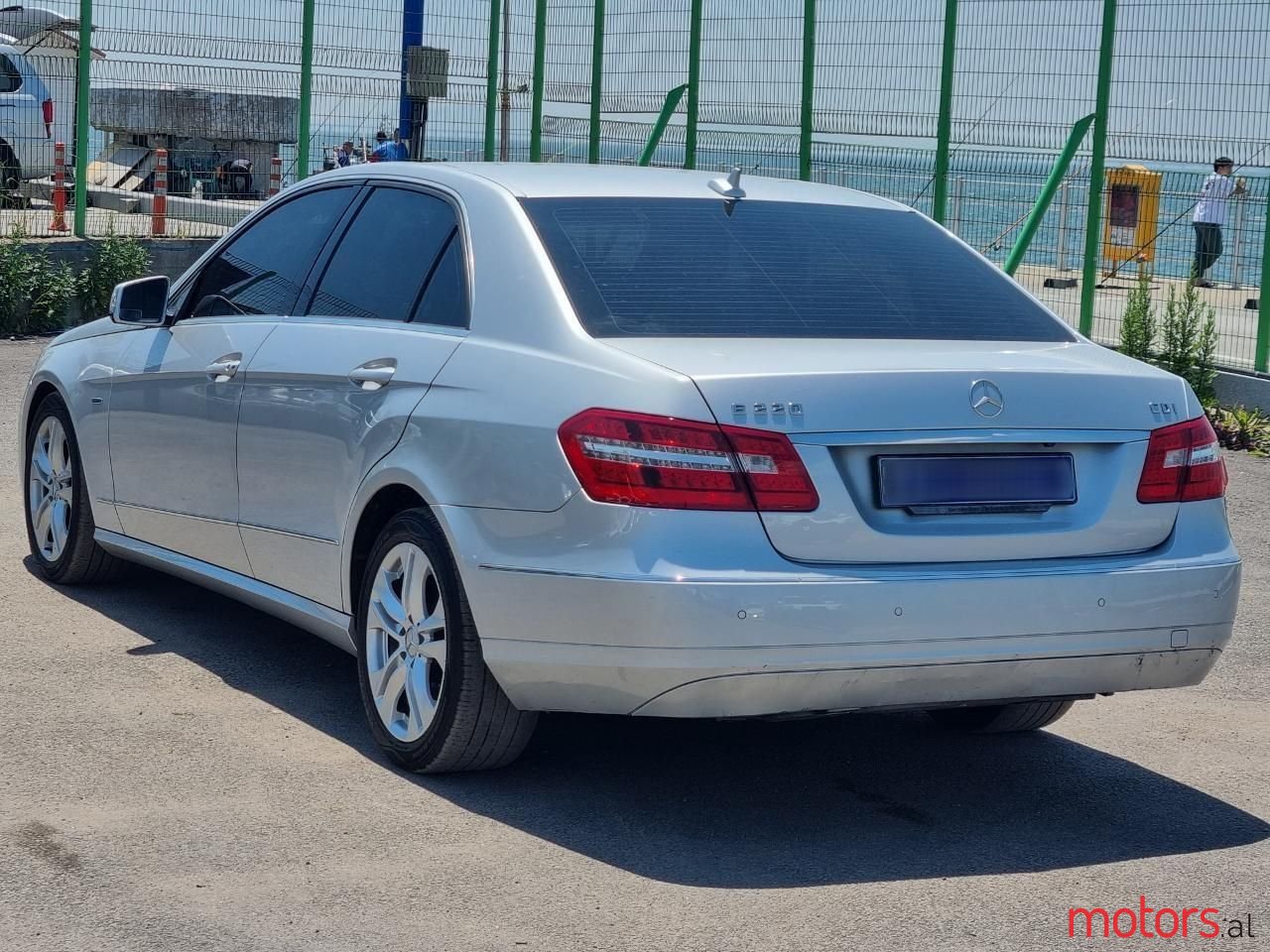 2011' Mercedes-Benz E 220 photo #6