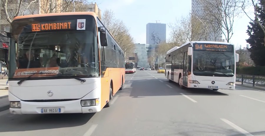 Pezullohet transporti publik në Tiranë/ Shkak dhuna, dëme materiale deri në 2 milionë lekë