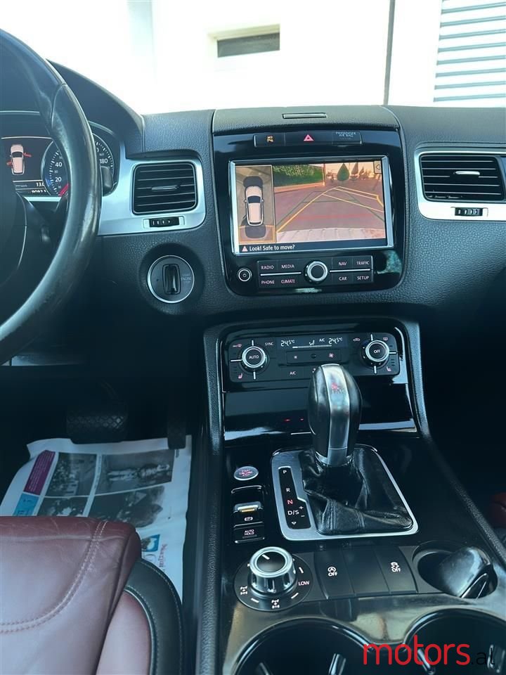 2014' Volkswagen Touareg photo #5