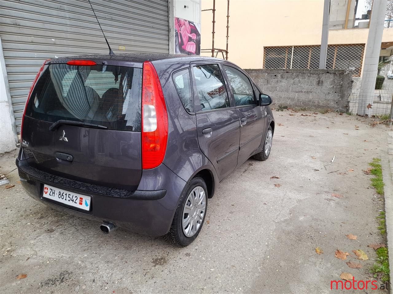 2005' Mitsubishi Colt photo #3