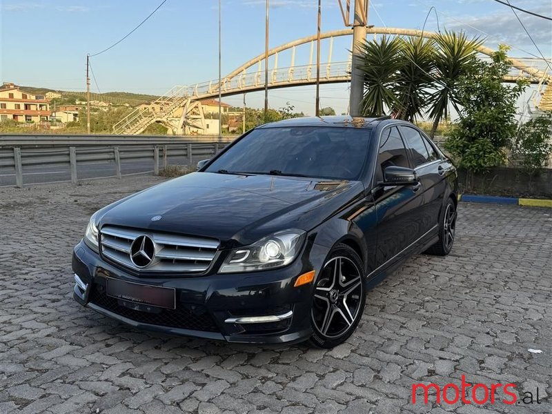 2012' Mercedes-Benz C 300 photo #1