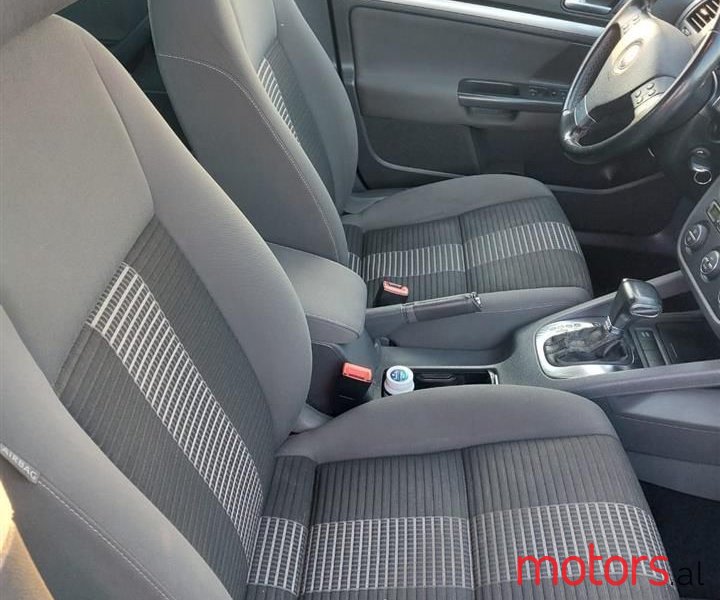 2008' Volkswagen Golf photo #3