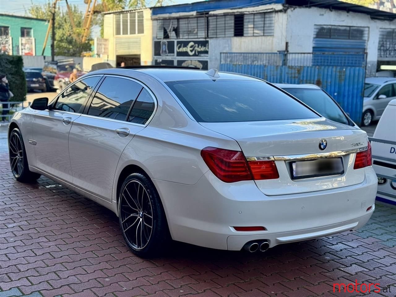 2012' BMW 730 photo #6