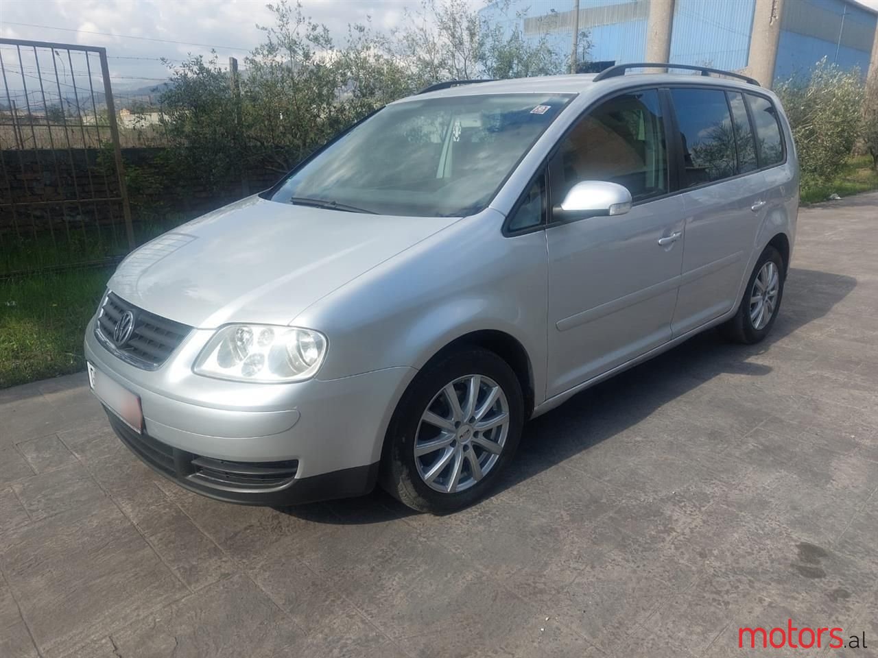 2004' Volkswagen Touran photo #1