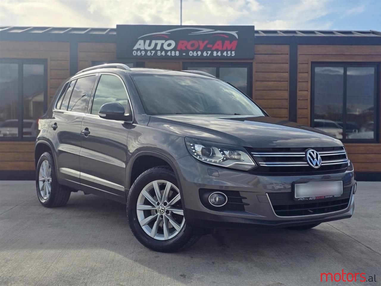 2012' Volkswagen Tiguan photo #2