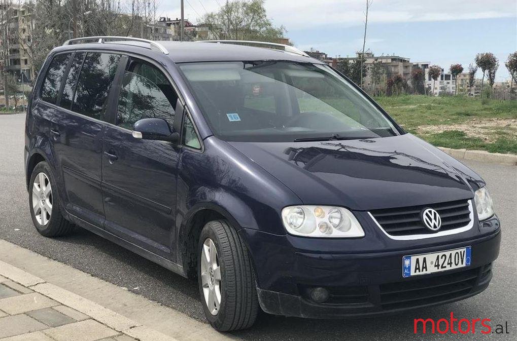 2005' Volkswagen Touran photo #2