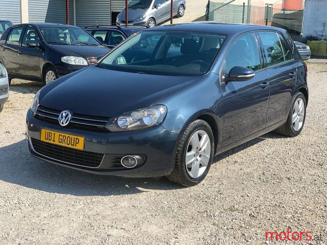 2009' Volkswagen Golf photo #2