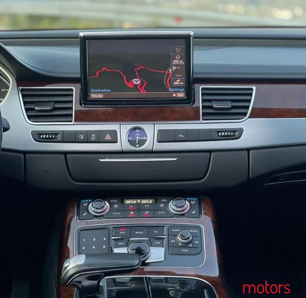 2011' Audi A8 photo #5