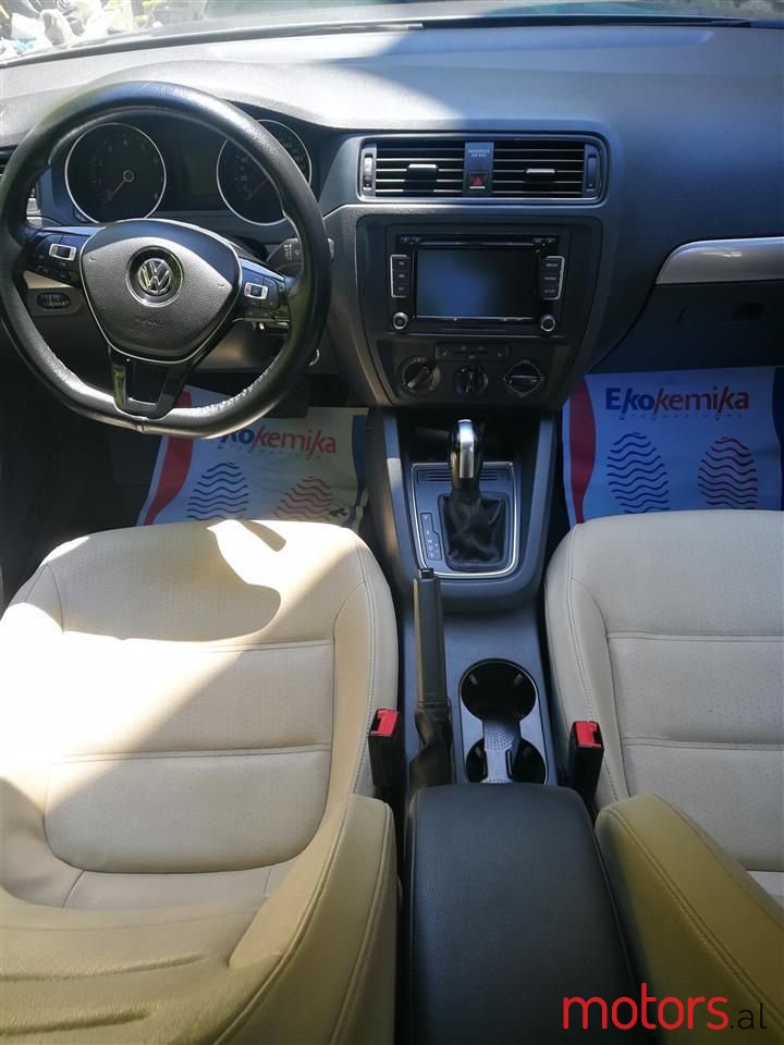 2015' Volkswagen Jetta photo #2