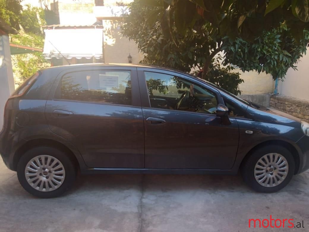 2010' Fiat Punto Evo photo #3