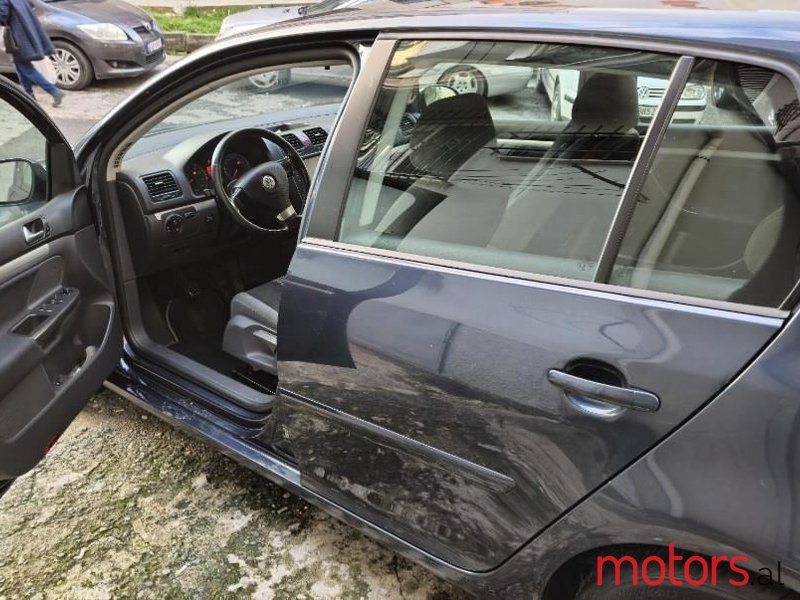 2008' Volkswagen Golf photo #5