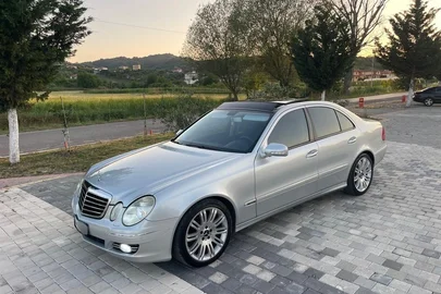 2008' Mercedes-Benz 320