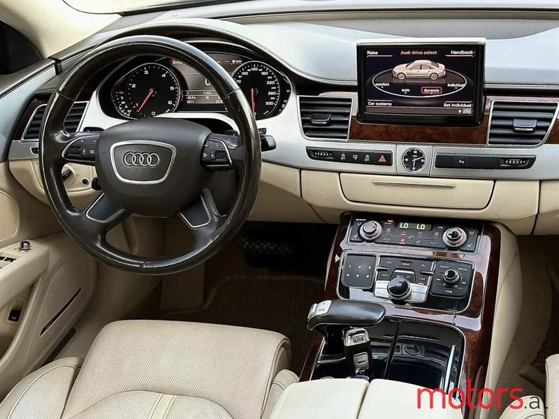 2011' Audi A8 photo #4