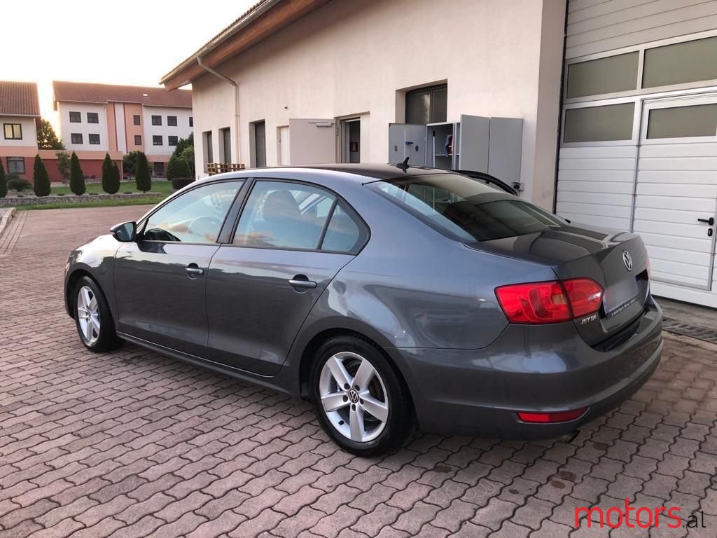 2011' Volkswagen Jetta photo #2