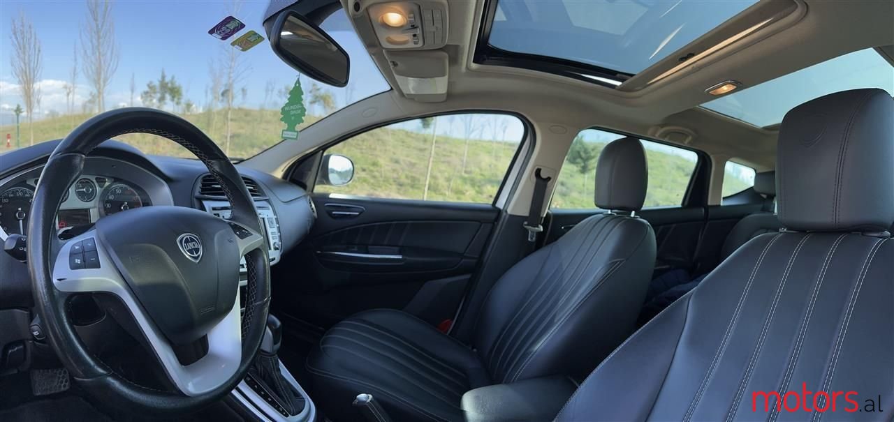 2010' Lancia Delta photo #4