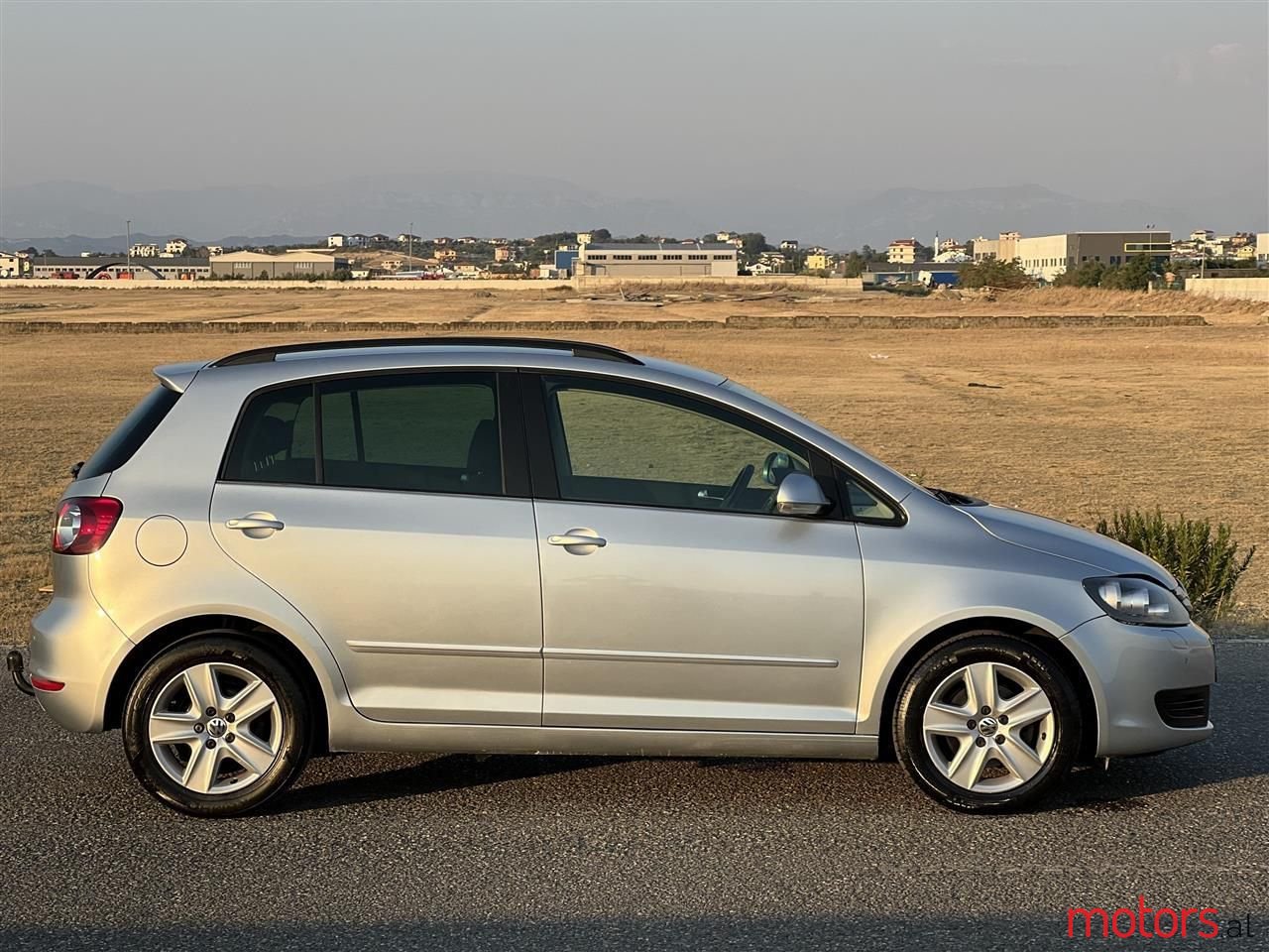 2009' Volkswagen Golf Plus photo #3