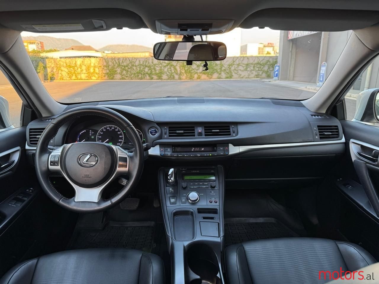 2011' Lexus CT 200h photo #6