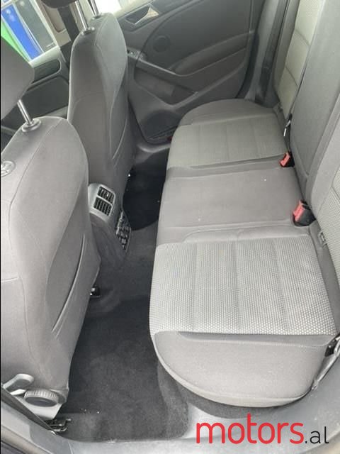 2011' Volkswagen Golf photo #2